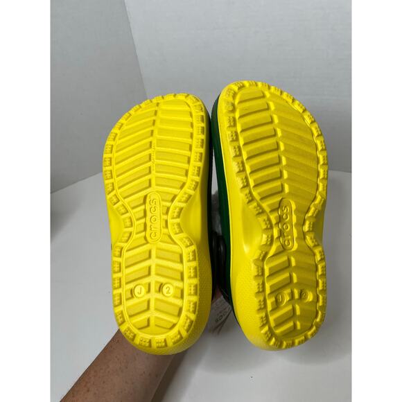 NEW Crocs x Elf Classic Clogs Kids Size 2 Green Yellow Christmas Buddy the Elf - Picture 7 of 9
